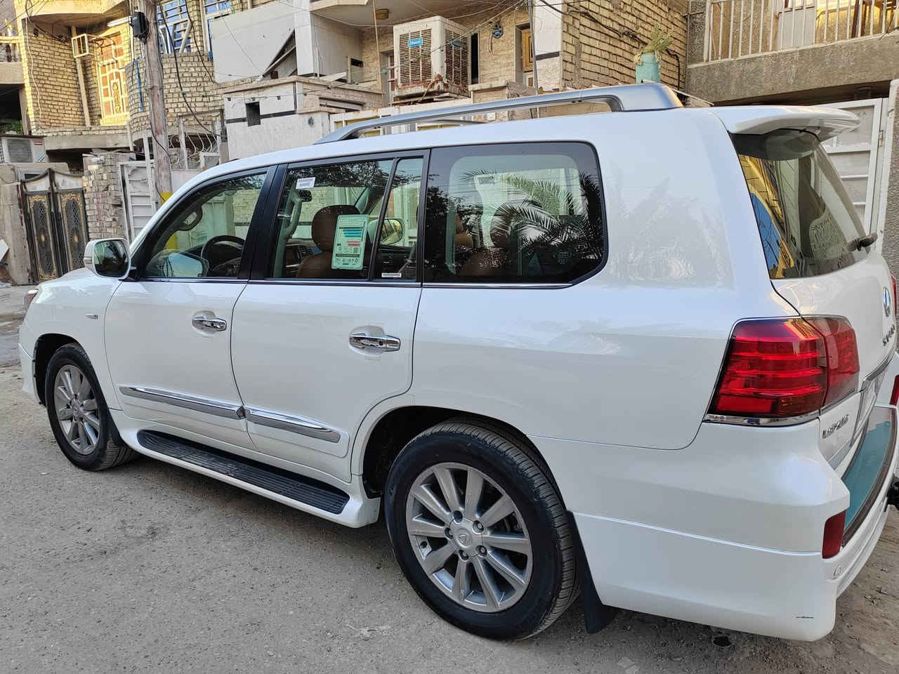 لكزز ٢٠١١ بريم بلادية  مكفولة حته من الشخط بدون اي رصعة  ماشية ١٦٠ محرك كير بلادي مملعوب بيهن   بيها جوة تريشة  الباب خلف الصدر صبغ فقط الكفر الجوة مال الدعامية الخلفية صبغ والدعامية الامامية مبدلة بدعامية بلادية   جديدة بمعنى الكلمة معروفة مواصفات اللكزز الفول جكات شغالة كل دكمها شغالة مابيها اي نواقص رقم سليمانية بسمي سنوية جديدة هزة مساقطة تخم تاير جديد مكاني بغداد حي اور السعر ٣٢٠... ***********
