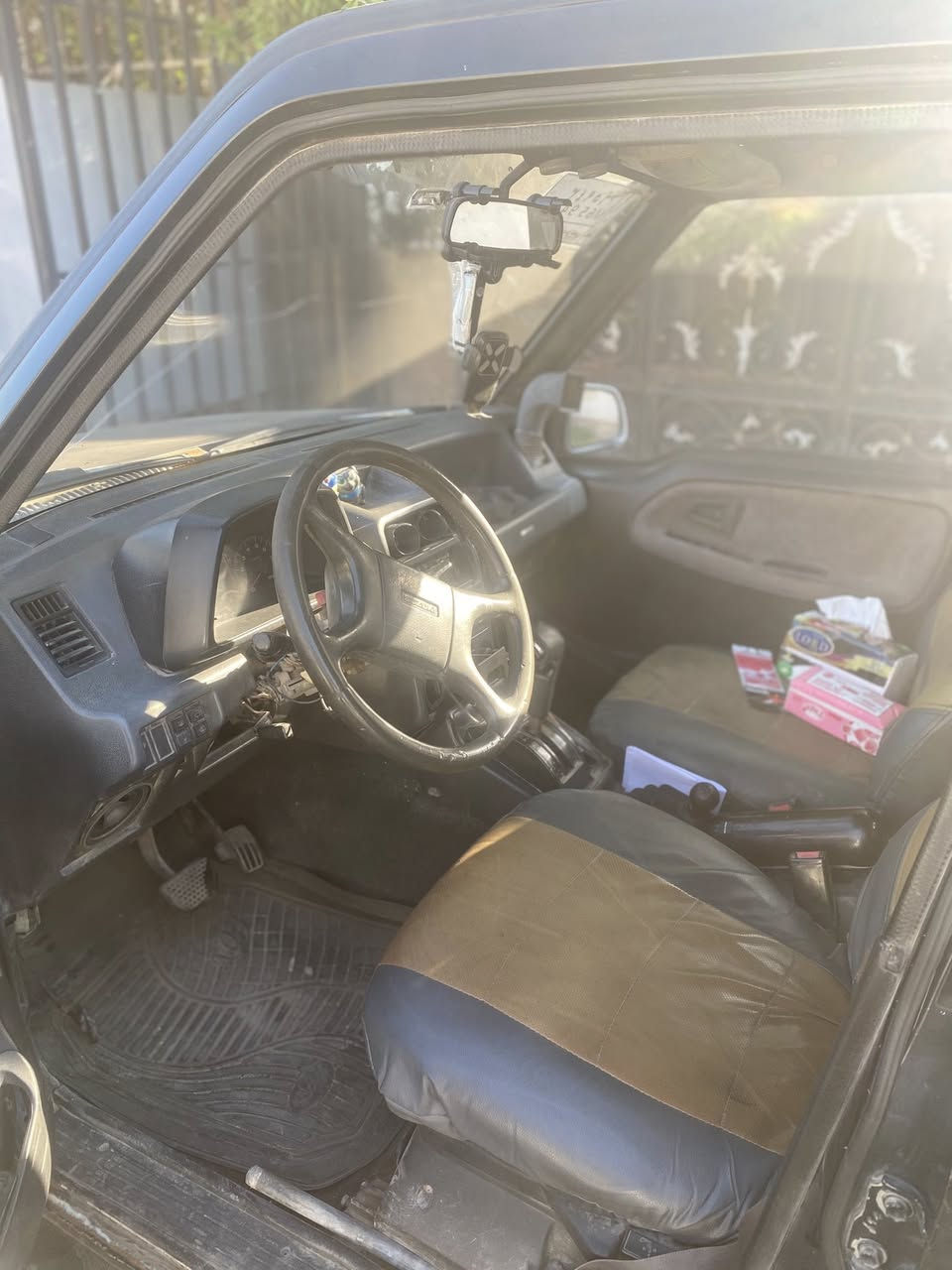 فيتارة موديل 92 رقم بغداد
السيارة سازوكي فيتارة كير محرك فور ويل تايرات و بطارية جديدة كلها خير من الله بس تبريد عوزة غاز كلة كامل منضمومة جديدة سبلت السيارة عوزها ترتيبات شويه على فكرة حتى الكڤر مال السبير البلادي موجود عندي 
السعر 37 ورقة و بيها مجال للشراي 
للاتصال فقط واتساب / ***********
