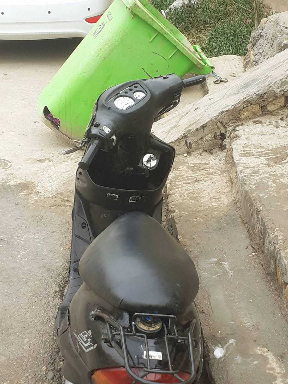 ام تسعه أوراق اصولي بسمي الدراجه حلوه وجاهزه مكينه ناعمه شلعه ومعدل فوول كفرات اصلي كابريتر اصلي عقل اصلي كله بلاد وحلوه السعر 200 وبيها مجال مكاني ميسان حي الجامعه رقم الهاتف *********** الشراي بتصل وتدلل
