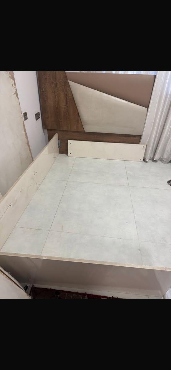 للبيع 
ميز مع 6كراسي زان اصلي غير مستعمل تم شراءه من هوم سنتر
سبلت توسوت انفيرتر واحد طن مستعمل نظيف
جربايه نفر ونص مستعمله مع الدوشك نوع تركي تم سراءها من هوم سنتر
للاتصال هاتف *********** واتساب بغداد حي الجهاد
