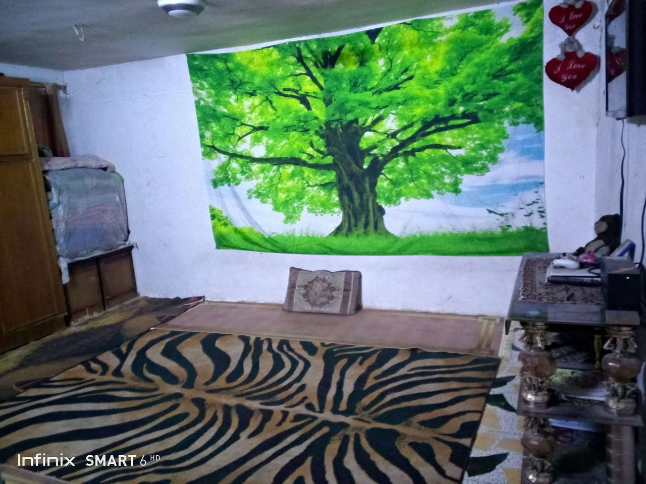 السلام عليكم دار ركن للبيع موقع مميز مساحته 74 واقع حال 80 واجهه 8 نزال 10 بغداد الجديدة شارع المسبح قرب جامع ذات النطاقين  الدار مدخلين يحتوي على غرفه استقبال وغرفه جلوس ومطبخ وخدمات و مخزن الطابق الثاني يحتوي على غرفتين نوم وصاله كبيره وبلكونه الطابق الثالث صاله كبيره وسطح السعر المطلوب215 وبي مجال بسيط 
للاستفسار الاتصال على الرقم 
***********
