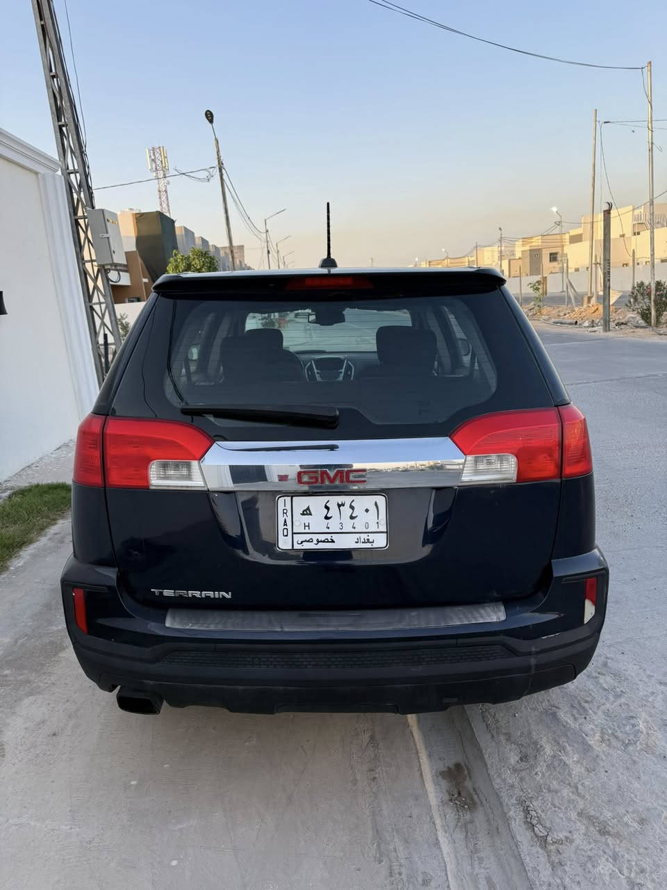 جمسي تيران 2017 
الضرر ( بيهه 3 قطع بنيد ودعامية وجاملغ) 
ماشية 112 الف ميل تقريبا 
محرك 4 سلندر 2400 
كير محرك تبريد كله مكفول 
كشن سايق كهرباء
مثبت سرعة 
تحكم بالمري 
سنوية وفحص وهزة جديد 
بإسمي ثاني يوم احولها الك  

غرامات صفرتهن واذا بيهه اكيد ينزل من سعر السيارة
السيارة جاهزة من كلشي مابيهه مصرف ربع دينار 
حدادية وتايرات وفيول بمب كله جديد
السعر 105$ وبي مجال كلش قليل وماكو هيجي سعر بالسوك 

سيارة عائلية حلوة وقوية والجناية يعرفون .. صارلها سنتين يمي 
تواصل هنا او واتساب 
***********
