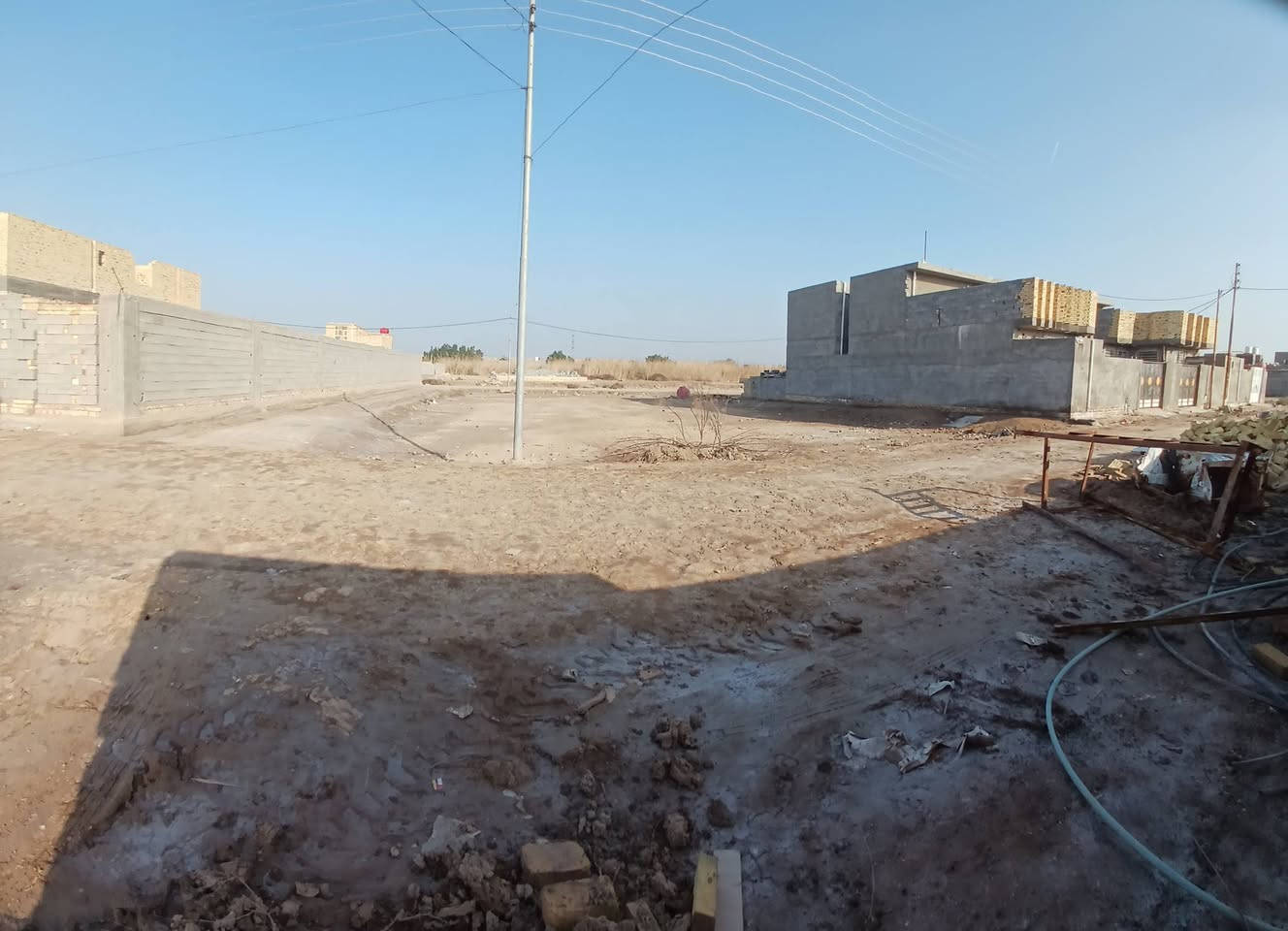 قطعه ارض زراعي عدد 2 للبيع مساحة الواحده 250 متر مربع  شارع النصار
خلف المعارض تبعد على الشارع العام تقريبا 100 متر  خدمات كامله ماء اساله وكهرباء ربط جديد اي استفسار
 ( وتساب *********** )
