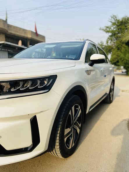 السلام عليكم 
سياره للبيع كيا سورنتو موديل 2022 السياره خليجيه مكفوله كفاله عامه من الصبغ ماعده طخه خفيفه بالباب الخلفي وموجوده صور الطخه بالمنشور السياره ماشيه 20 الف مواصفاتها بصمه تحكم استيرن تحكم استيرن جهتين ويل جبير 19 لد نهاري 3 قطع تبريد 7 راكب باب الخلفي كهرباء مكاني بغداد وهذا رقمي ***********
