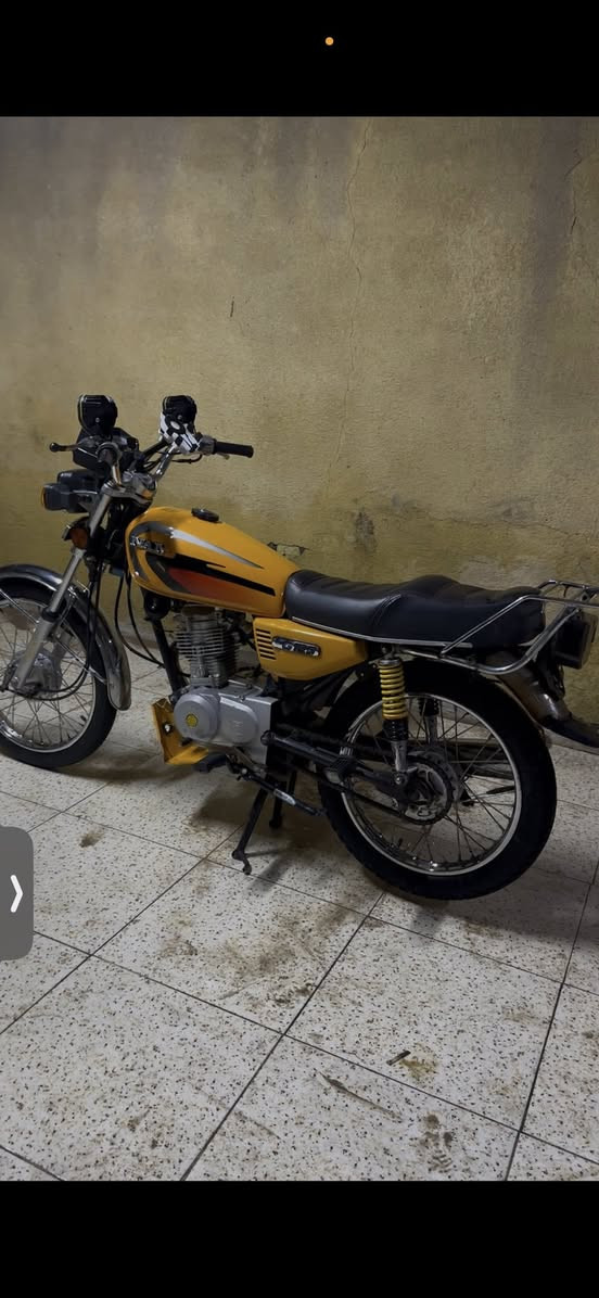 دراجة نامة للبيع رقم وسنويه مامفتوحه رايدينها ١٥٥٠ وبيها مجال مكاني بصره دور الضباط الدراجه نضيفه وماناقصه شي رقمي ***********
