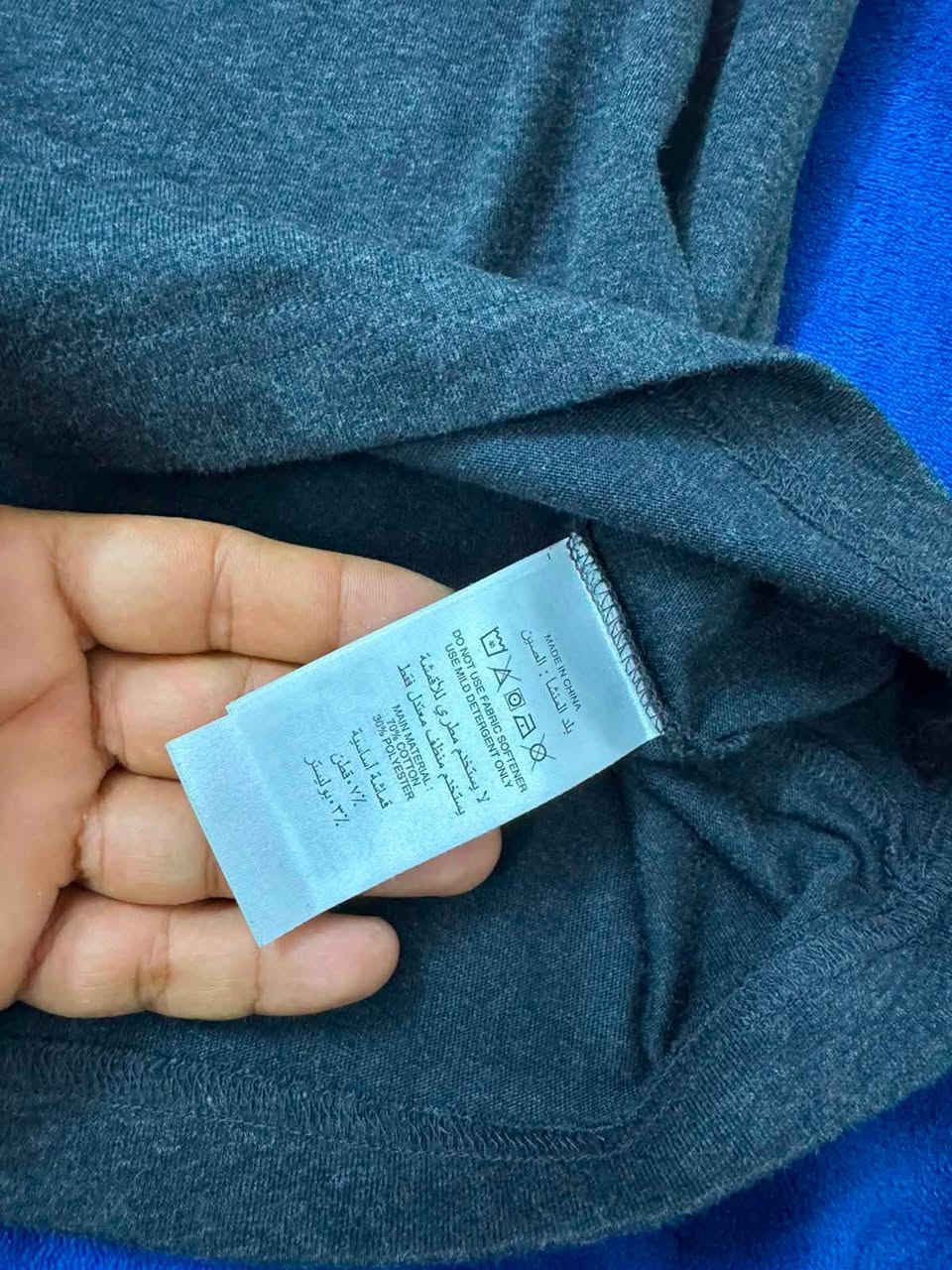 اديداس
اصلي 
قياس m 

خامه قطن 

لون فيلي 

نضافه ١٠٠٪؜


**إذا كنت صاحب هذا الإعلان وتريد حذفه لأي سبب، رجاءا أرسل رسالة إلى الدعم الفني**