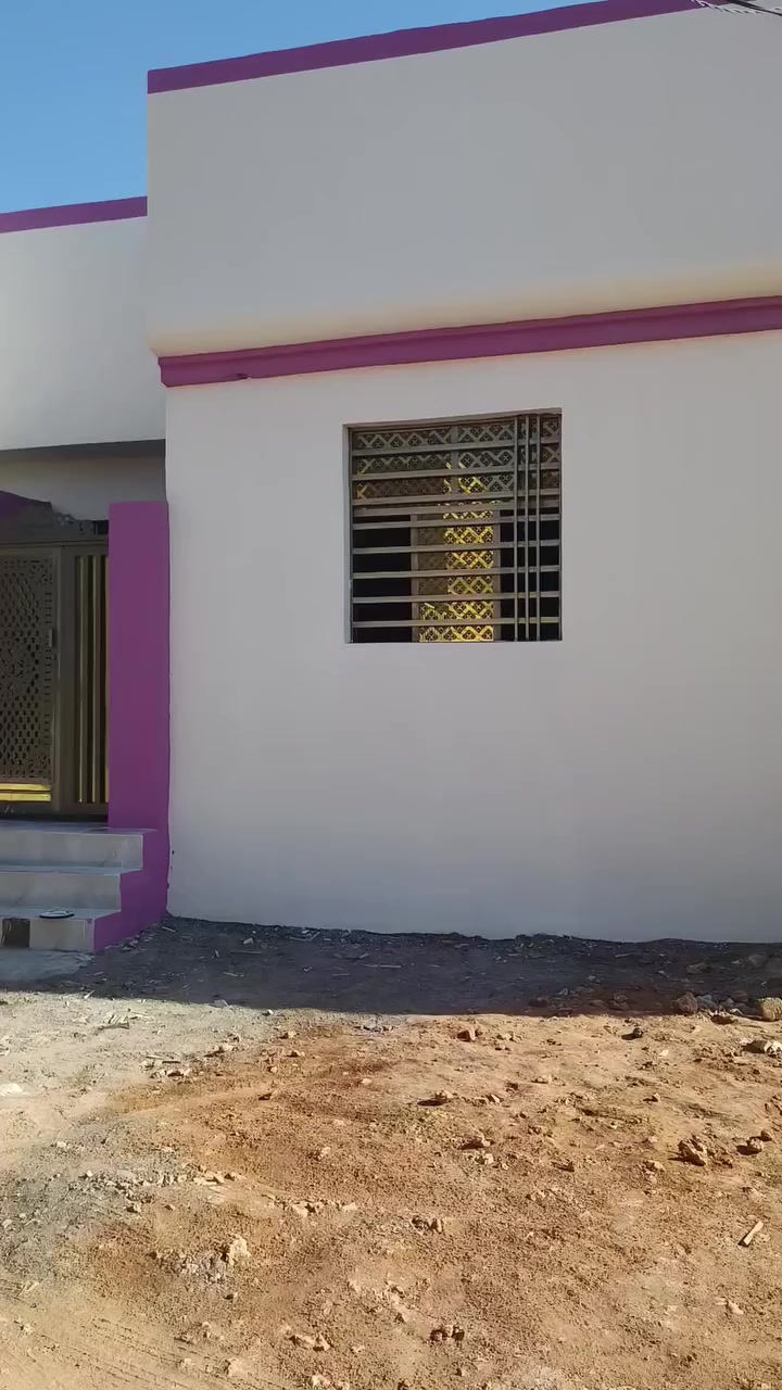 سلام عليكم  100 متر مربعه بناء طابوك صب كونكريت يحتوي على غرفتين او صاله وستقبال شارع المطار بشارع علكم بشارع حاتم الخير نهايت المقرنص بل بدايه  ***********
