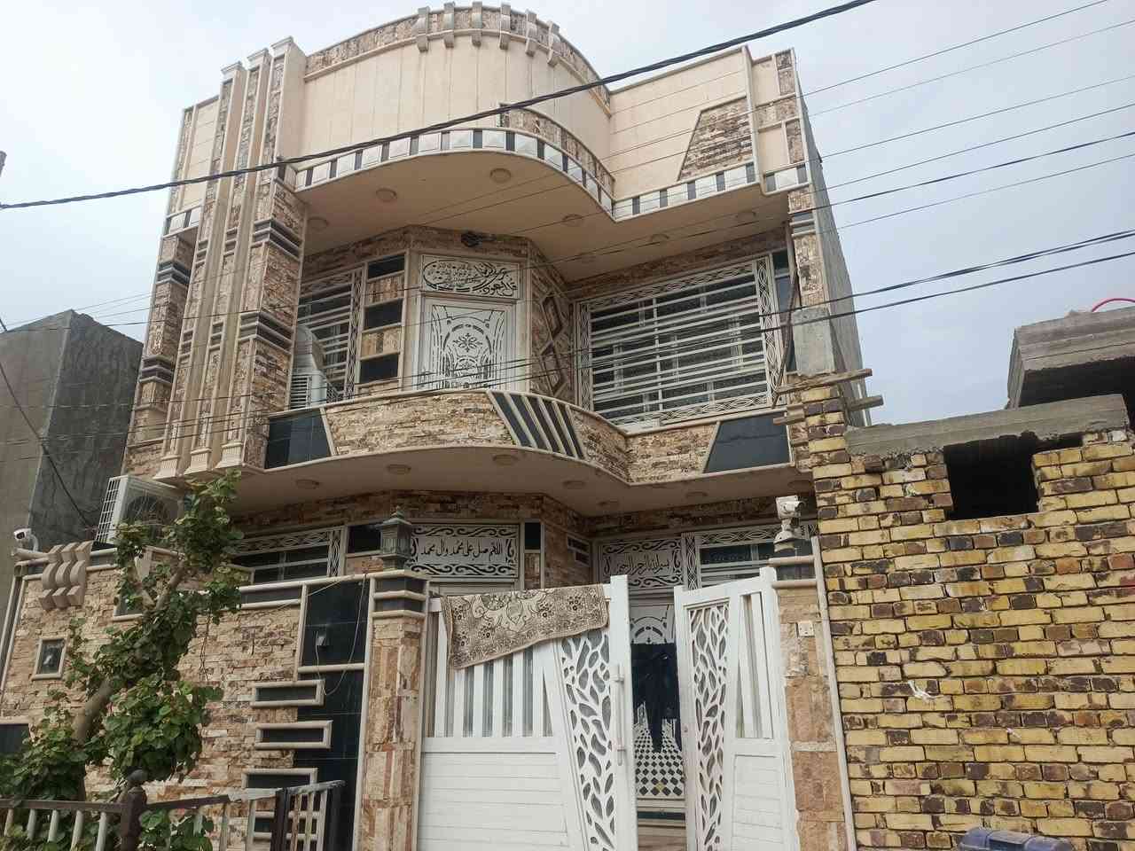 سلام عليكم  شباب دار للبيع مساحه 160 طابوا زراعي سند 25 بي قرار او سند او تحويل مباشر المشتري سكن دار حله خلف محطة بته مقابيل المدهش (بناء حديث سنه 2023) او سعر خاص (***********
