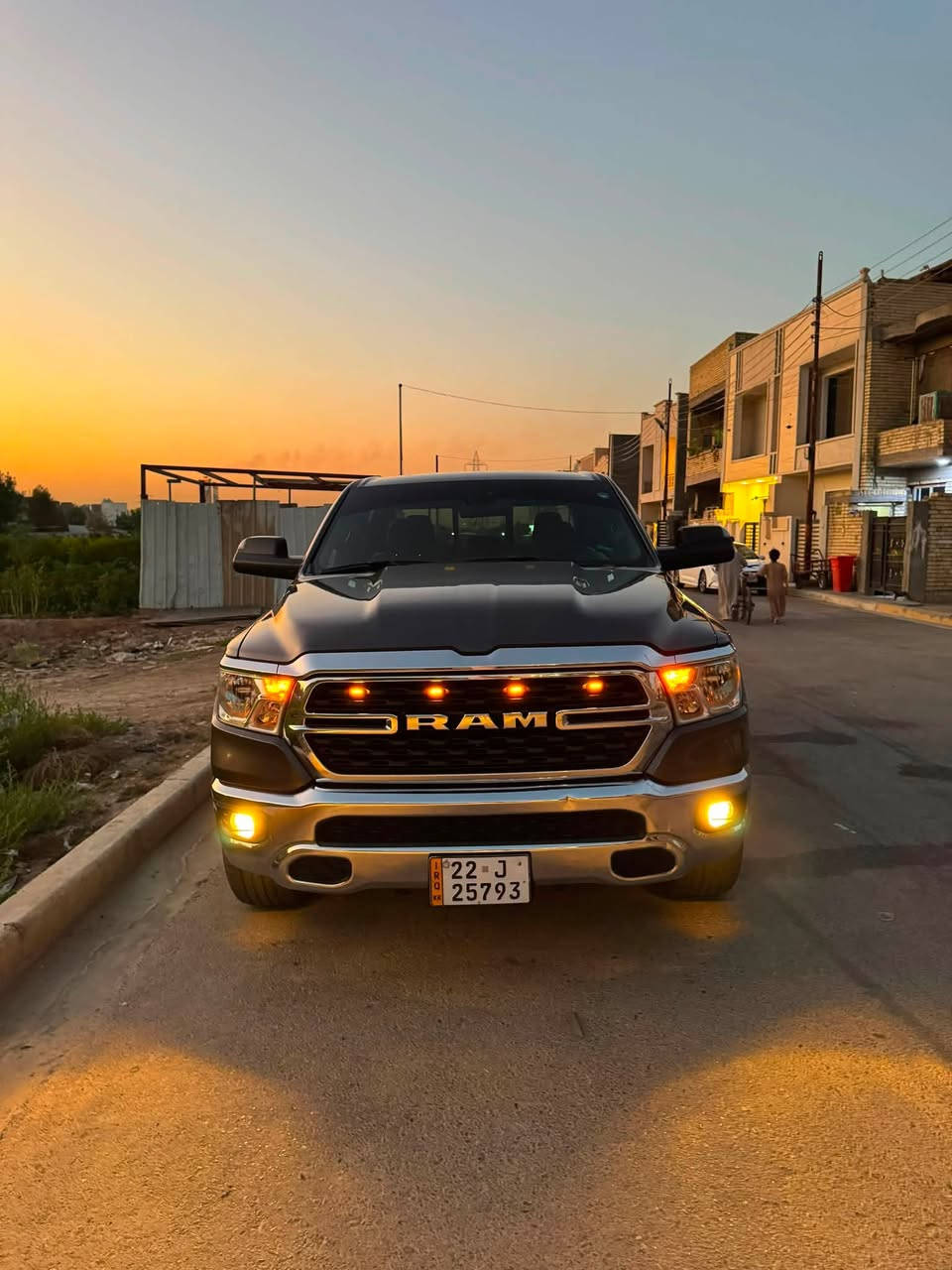 السلام عليكم رام 2023
محرك v8 ايتورك فور ويل 5700

حادثهة باب خلفي مثل مموضح 

بدون ايرباك محرك كير اكسل كفالة 

باب طويل بدي قصير عليهة اضافات حلوة 

كڤر بدي ودوس كهرباء وشفقة خلفية 

ماشية 45 m جديدة جدا مواصفات لونگ ستار 

 السعر 26500$ رقم الهاتف ***********
