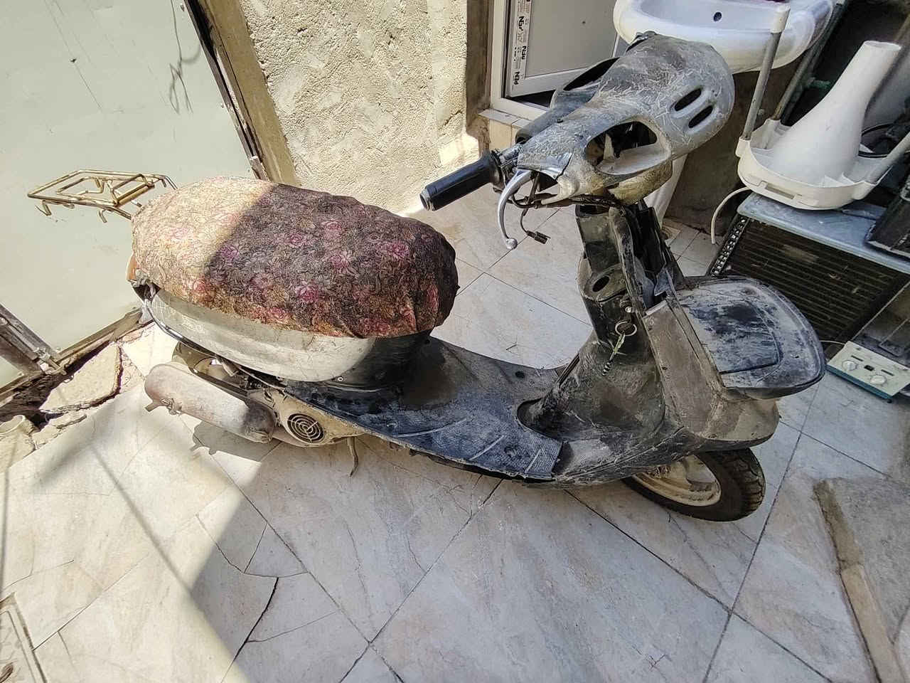 دراجه منغولي شاصي نضيف فقط كايمه يرادله بس تجفيت  تواير جدد كابريته جديده دراجه كلش حلوه  السعر 80 او بيها مجال  مكاني كربلاء الامن الداخلي  

موجود واتساب وتصال  *********** Singapore
