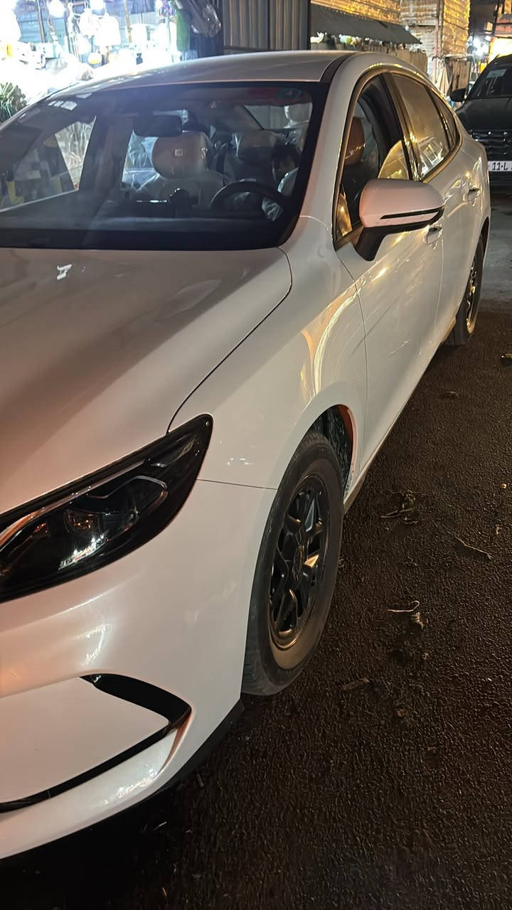 سلام عليكم بي واي دي سيل 5 مكفوله من كلشي ماشيه 5 الف داخل ابيض عارضه 18 و300 بيه مجال قليل مكاني الدوره ر ***********
