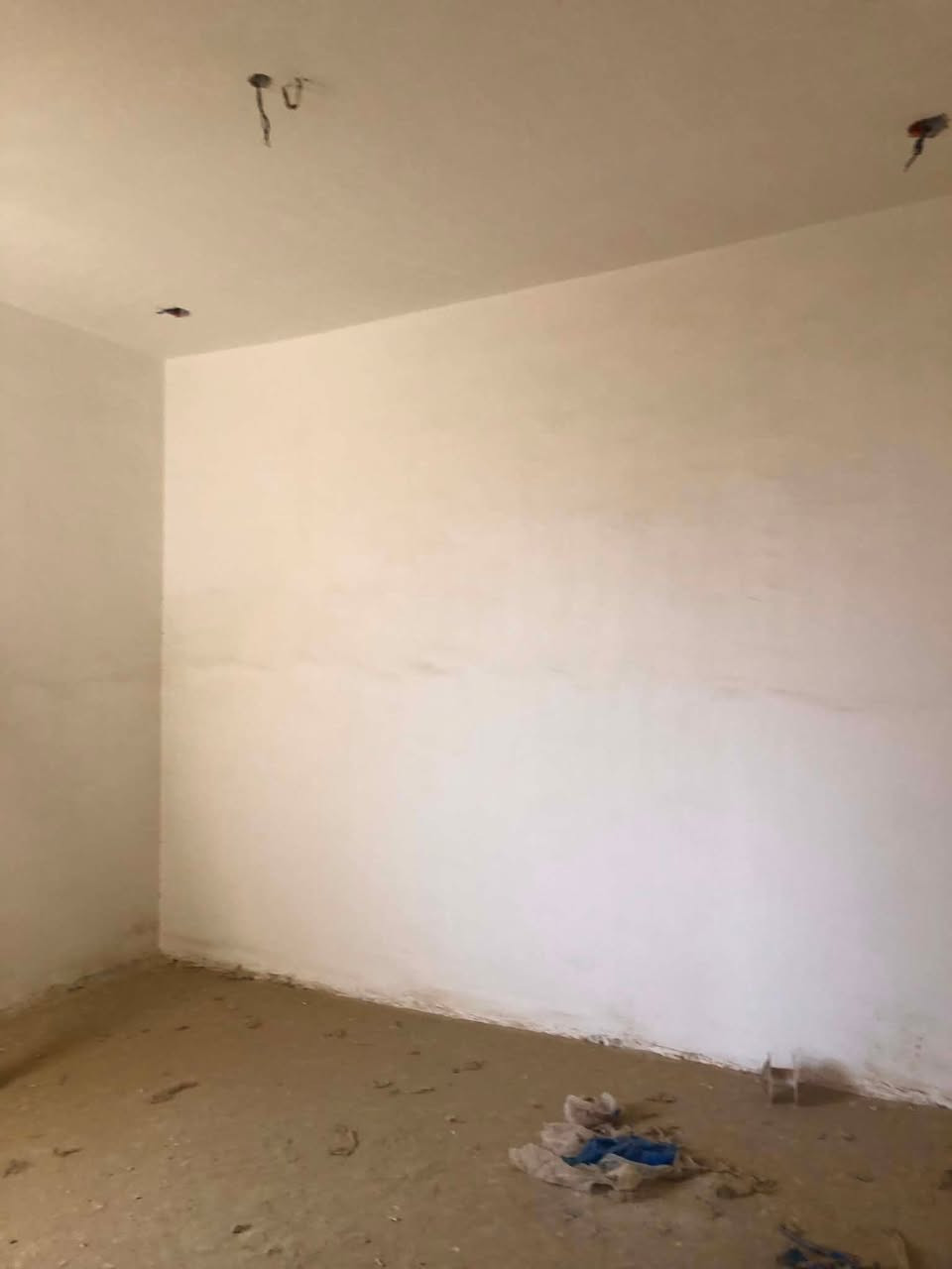 دار سكن مطلوب اسكان بناء حديث 🏯
3 طوابق
📍حي الصحة 
🔹 المساحة 100م
* 3 طوابق كونكريت مسلح.
* الطابق الأول: غرفة نوم، صالة، استقبال. كاملات
* الطابق الثاني: غرفتين نوم، صالة، مجمع صحيات.كاملات
* الطابق الثالث: مخزن كبير وبيتونة.
* الطابقان الأول والثاني مبيضان .
* الطابق الأرضي يحتاج فقط أبواب، 
اما شبابيك، جام  موجوده .
� موقع مكتبنا: حي المعلمين مقابل مطعم كوخ السلطان
📞 للاستفسار والمعاينة:
مكتب النجيماوي للعقار
☎️ ***********

