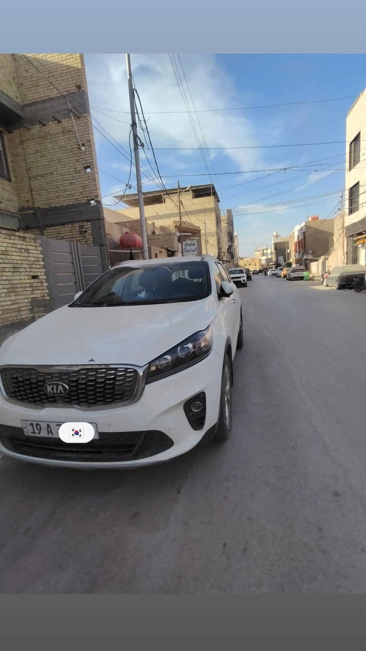 السلام عليكم 
للبيع كيا سورنتو 2019 وارد خليجي محرك 4 سلندر 2400 
رقم كربلاء جديد انكليزي تحويل ثاني يوم سنويه وهزه جدد
المواصفات : كشن السايق كهرباء ثلاث قطع تبريد سبعه  كاميرات محيطيه راكب تحكمات ستيرن بصمه حساسات مري شفط جنطه كهرباء اشاير بالمري ترحيب باليدات لايتات زنون لد نهاري 
ماشيه 103 كيلو متر 
السياره مكفوله كفاله عامه كير شاصي محرك بس بيه طخه صغيره بالبنيد مبينه بالصوره وشخوط بجهه جاملغ الراكب ورصعه بالتكمه
السعر : 210 وبيه مجال
للاتصال: ***********
