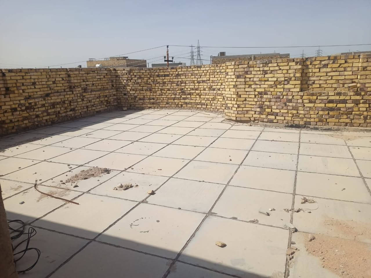 السلام عليكم بيت للبيع الموقع ال حمد قرب الحسينيه الزهراء ثالث بيت عن الشارع العام مساحه 250 غرفه 5في5)عدد 2)صاله 11في4)مطبخ 4)في 6)استقبال 9في 4)صحيات خارجيه ممرات حول البيت للاستفسار اكثر الإتصال بالرقم ***********
