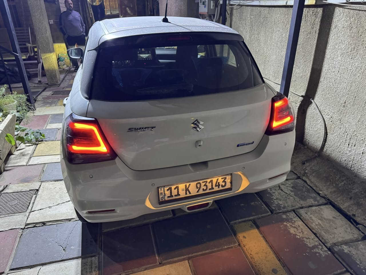 السلام عليكم للبيع سيارة سازوكي سوفت موديل 2025 ماشية 4000 كليلو على حادثه حرة باسمي للاتصال *********** مكان السيارة بغداد منطقة صليخ
