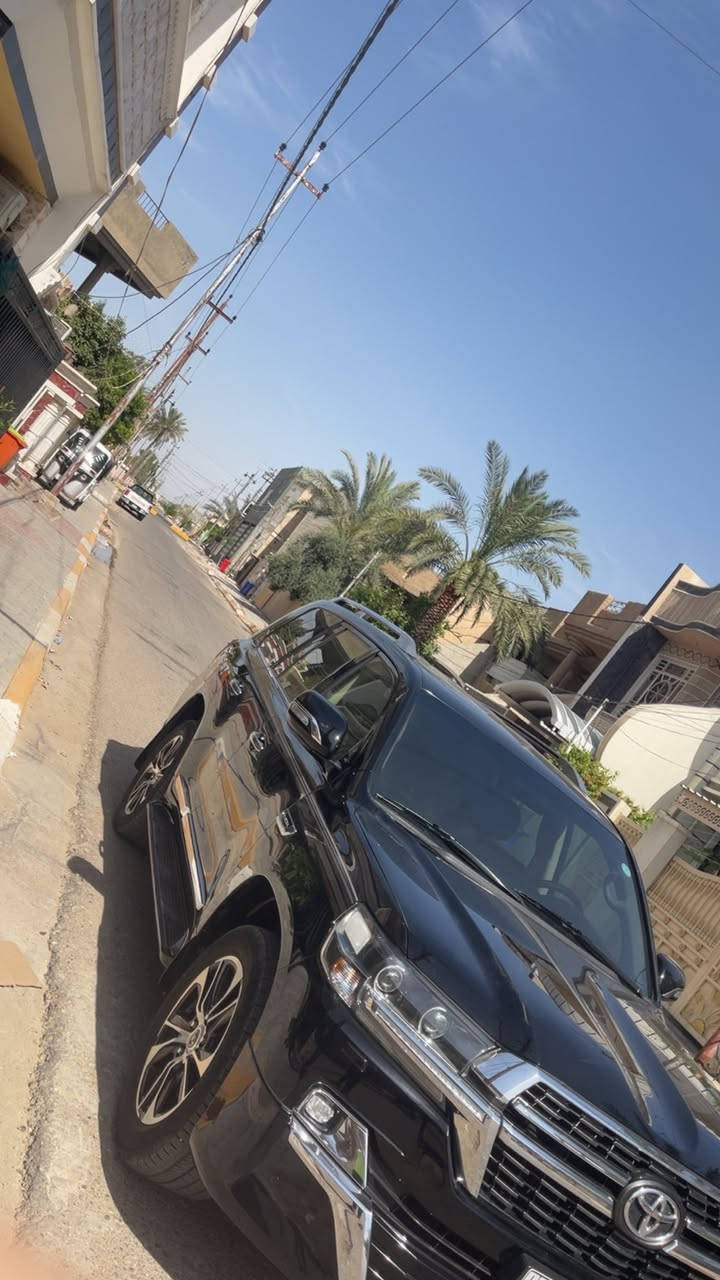لاندكروز Gx.R 2021 كراند تورنيك شركه ساز
رقم اربيل ب اسمي تحويل ثاني يوم
ماشيه 52 الف كيلو متر حقيقي شرط الفحص
السياره كفاله عامه من الصبغ والبارد والتبديل
بدون شخط او رصعه او رمل حتى دعاميات

كشن ٣ طكات
٣ شاشات
جنطه كهرباء
مواصفات الساز معروفه
مكان السياره ديالى بعقوبة
***********
