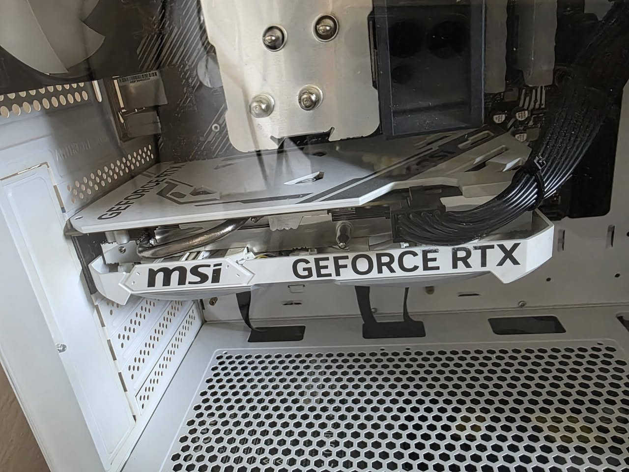 للبيع Rtx4060 vintus x2 white ب400


**إذا كنت صاحب هذا الإعلان وتريد حذفه لأي سبب، رجاءا أرسل رسالة إلى الدعم الفني**