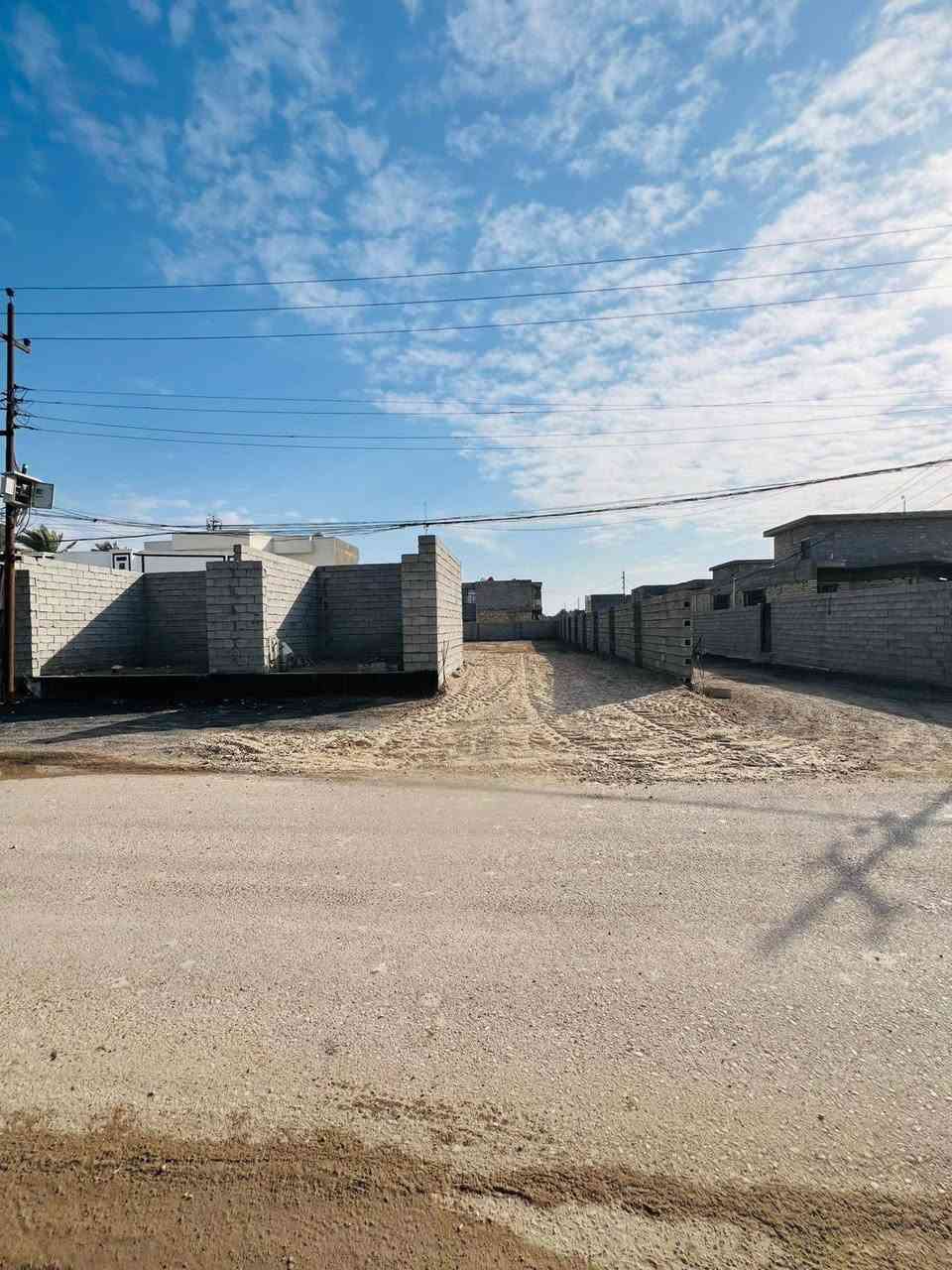 #للاستثمار 
ارض مساحتها 714 م مربع 
الواجهه 17 م والنزال 42 م
متوفره فيها كافة الخدمات (ماء / كهرباء / تبليط )

#مكتب_اليقين_للعقار
***********
***********
***********
