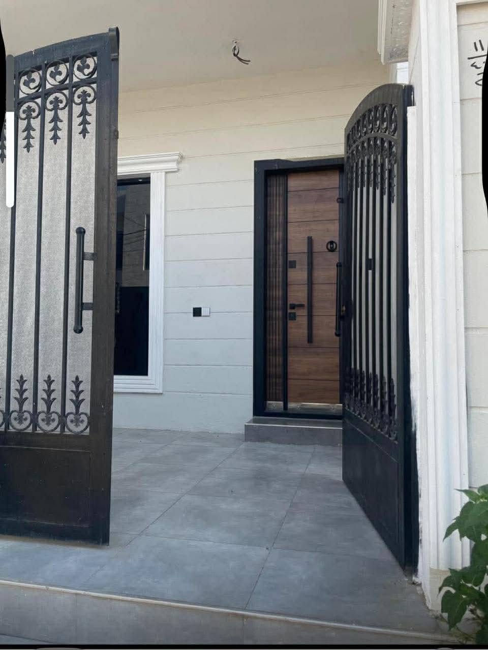 سلام عليكم للبيع داره كوناره طابو زراعي مساحه ١٥٠ متر  بناء جديد طابق اول يحتوي على 
هول داخلي مفتوح ٦&٨
مطبغ ٤&٤
غرفه٤&٥
مجمع صحيات 
ترك ٢&١٠

طابق الثاني
غرفه نوم ٤&٥
غرفه نوم ٦&٥
كلاوزيت ٦&٢
مجمع صحيات مع بانيو 

ملحقات 
كاونتر تركي مع طباخ مع فرن
كلاوزيت ملابس مع ميز تواليت
مبرده٥٠ سرعه تبريد كامل البيت دكت
سبالت عدد ٢ 

للاستفسار خاص او اتصل ***********

شعندك للبيع بخانقين تفضل خاص
