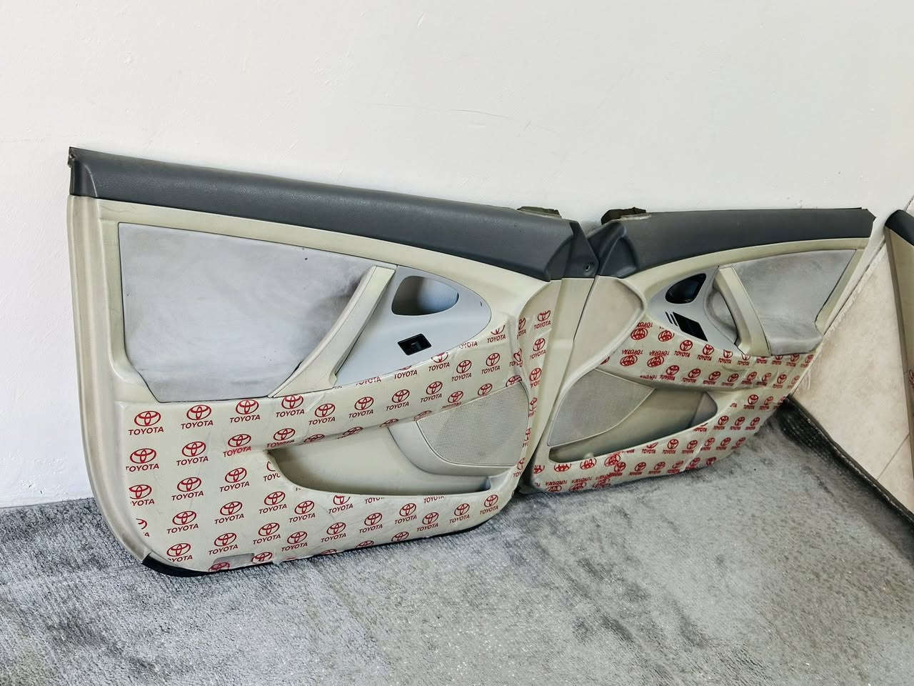 السلام عليكم تخم بطاين اربع ابواب كامل جيب وشد بدون نقص كامري يرهم من موديل ٢٠٠٧ الئ ٢٠١١  السعر ١٥٠ الف مكاني بغداد الكرخ *********** وتساب
