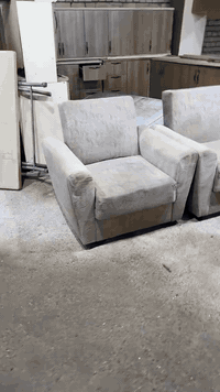 تخم تركي سرير مخرن جدا نظيف وتكمه ١٠ مقاعد باله للبيع وعندي توصيل بغدا...