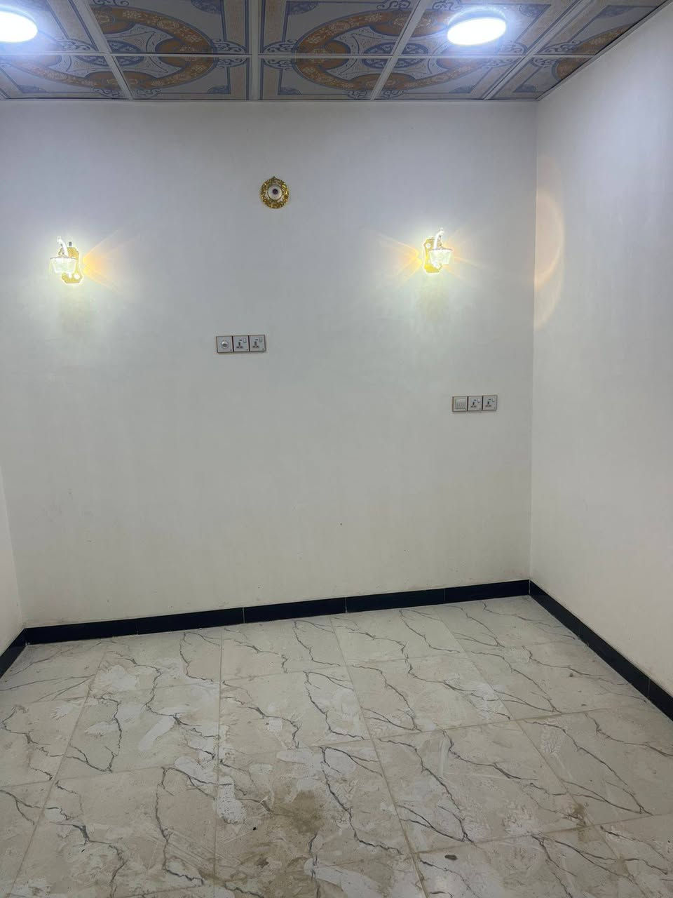 السلام عليكم يتوفر بيت للبيع المساحة 75متر في منطقة الشبانات قرب البزل الاول البيت طابق واحد يحتوي على غرفة نوم وصاله ومطبخ واستقبال وصحيات خدمات كامله مي ومجاري وكهرباء وتبليط الاستفسار عن السعر ***********
***********
