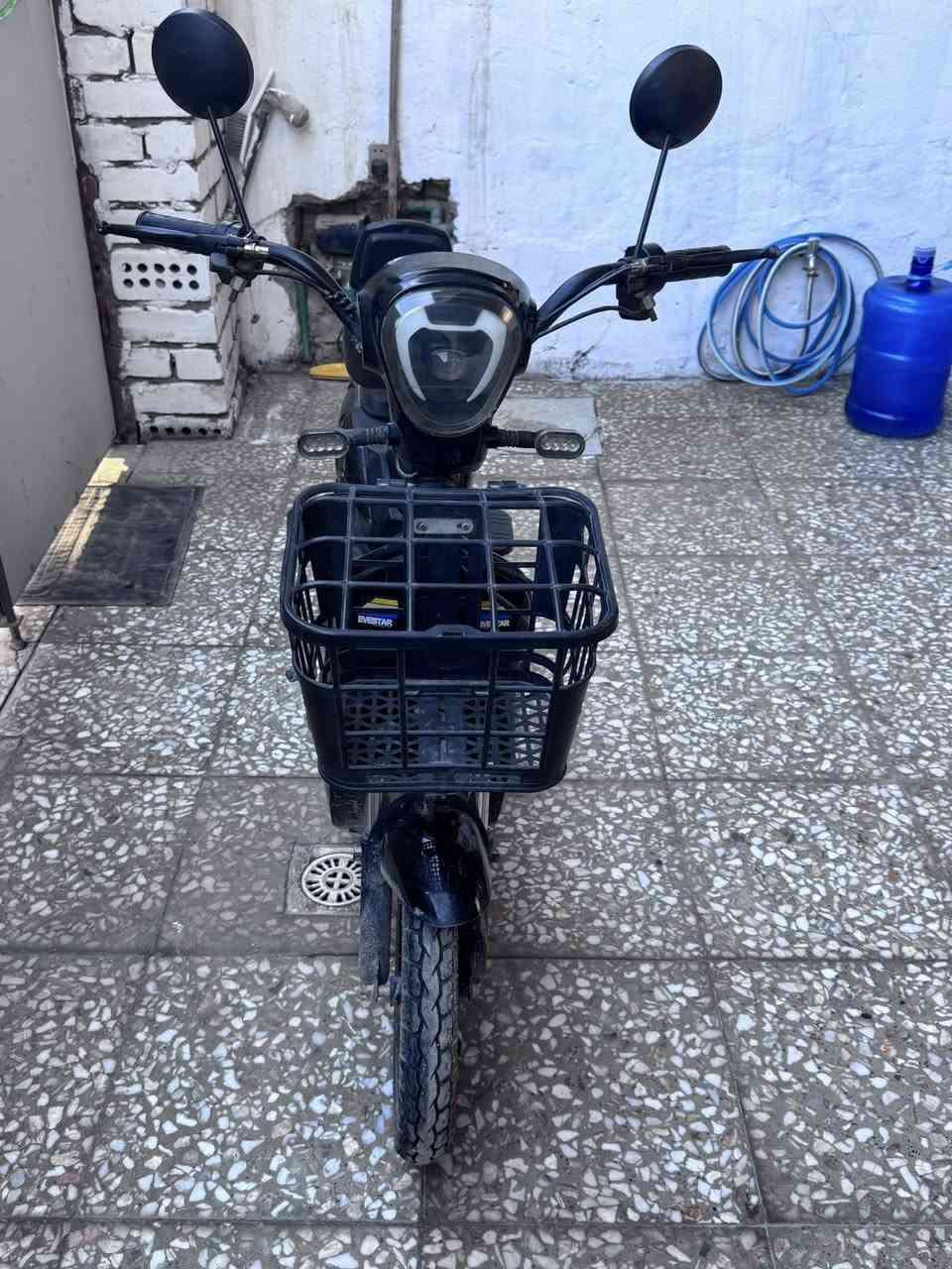 السلام عليكم هاي الدراجة للبيع كلشي شغال بيه بس بيه عطل بسيط منعرفه لان ماكو مصلح يمنه اي استفسار اتصلو ع الرقم بي واتساب ***********
