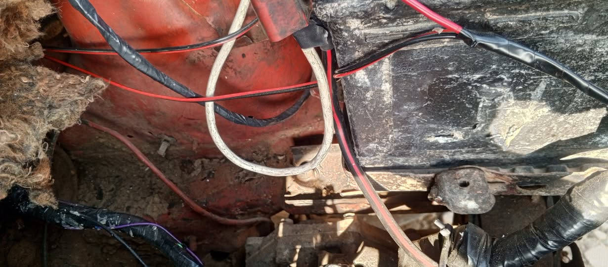 افيو امريكي 2009 محور كورلا 1600
كير محرك خير من الله السياره عوزها صدر وحدادية جاملغات امامي رقم انبار الماني مشروع وطني مطلوبه هيئه سنه
عليها غرامات 200
عارضها ب  35 وبيها مجال للشراي ***********
