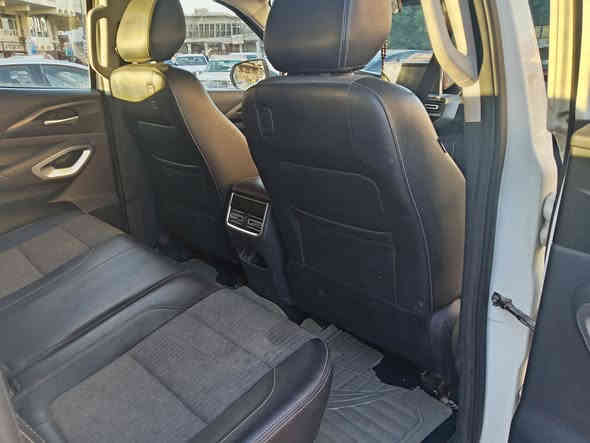 السلام عليكم بيك اب شانجان ٢٠٢٣ ماشية ٥٠ الف للبيع مكفولة على وضع الشركة حرة مواصفاتها معروفة السعر ١٨٥٠٠ دولار تلفون *********** واتس
