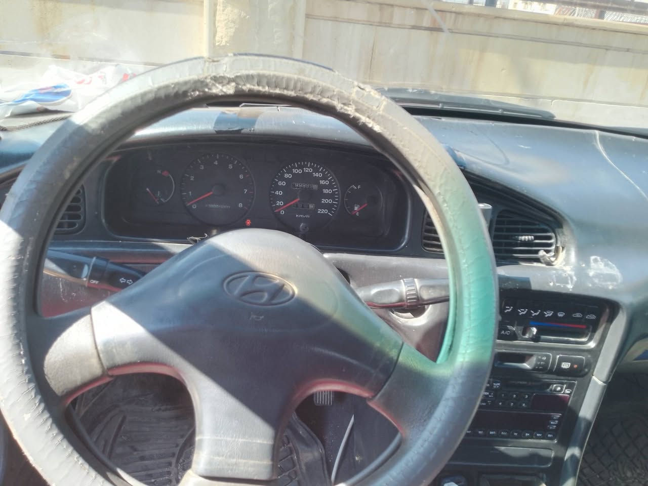 السلام عليكم
سوناتا توو 
موديل 93
رقم انبار سنويه لل27.
كير عادي 
محرك مفتوح 
محرك وكير شرط الفحص 
تبريد تدفئه شغال 
صدر وتايرات  نظيف .
يرهم بيع ويرهم مراوس  جاهزه السياره للاخير 
السعر /40 وبي مجال بسيط.
مكان سياره راوه 👉
***********
