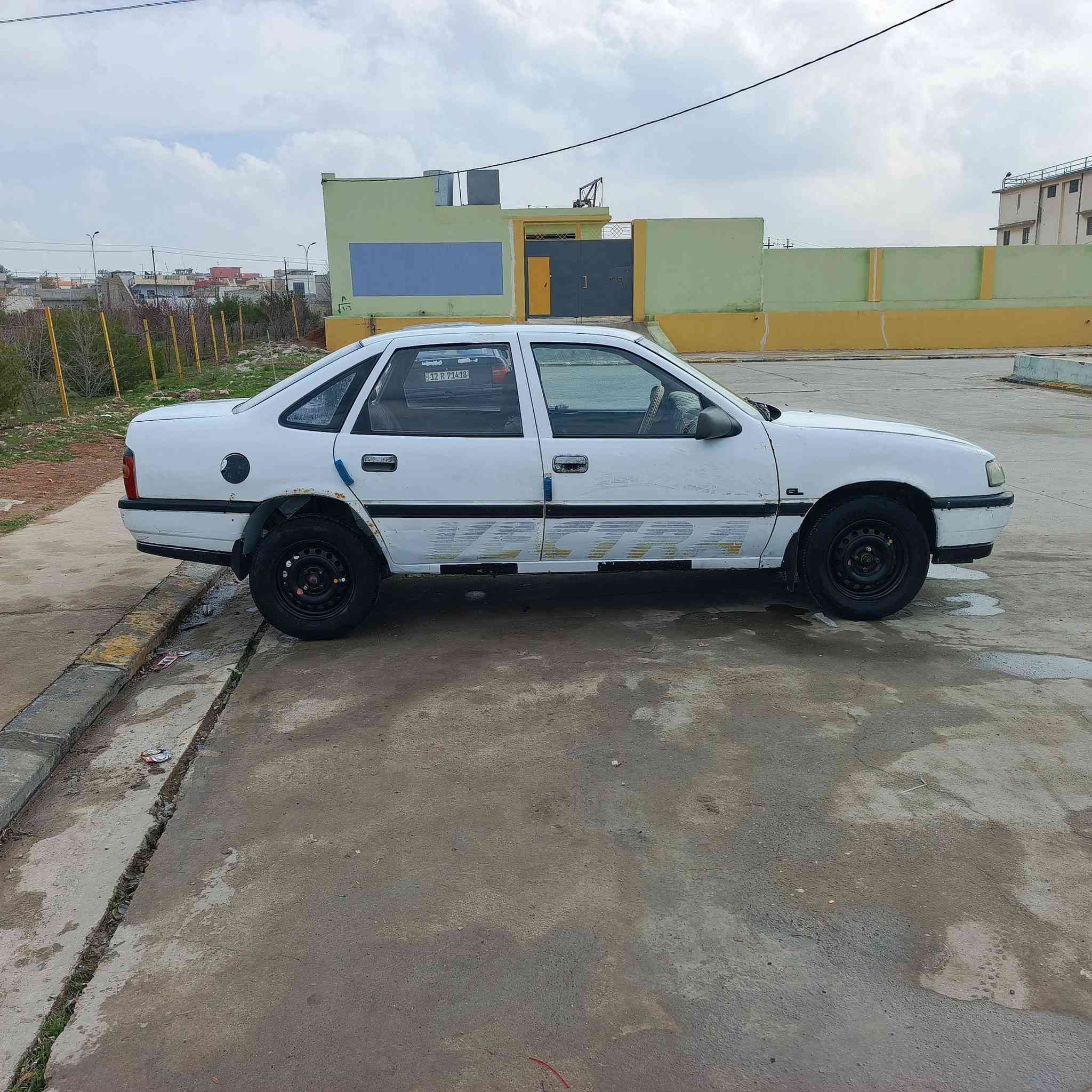 السلام عليكم اوبل فكتره للبيع حجم 18 سنويه لي 27 مشروع وطني محرك كير شرط طخم امامي خلفي معمر جديد السعر 35 /  ***********
