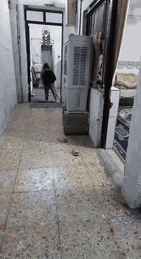 السلام عليكم
دار للبيع 
المساحة 60 متر 
نزال 12 
وعرض 5
البيت اعگادة
والسطح اشتايگر جديد قبل شهر 
السعر 40 مليون وبيه مجال 
العنوان  بداية منطقة الدسيم المدخل الرئيسي بفرع اسواق جدو البيت على فرع عريض 
للاستفسار اكثر *********** متوفر واتساب
