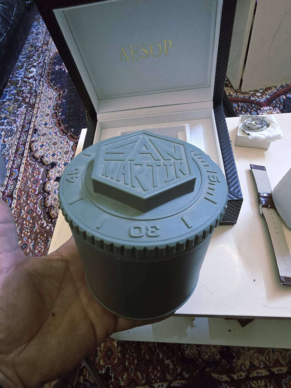 سن مارتن 
اوتماتيك اصلي 
قفل بحري 
جام زفير  أرقام واميال لامينوس فسفوري 
رنك متحرك 
مع العلبه الأصلي 
نظيفه جدا 
قطر ٤٢

المكان اربيل 
يوجد توصيل 
Samer Akeel AlJboory 
https://www.tiktok.com/@samerakeelwatch?_r=1&_t=ZS-92XzzfzgLln


**إذا كنت صاحب هذا الإعلان وتريد حذفه لأي سبب، رجاءا أرسل رسالة إلى الدعم الفني**