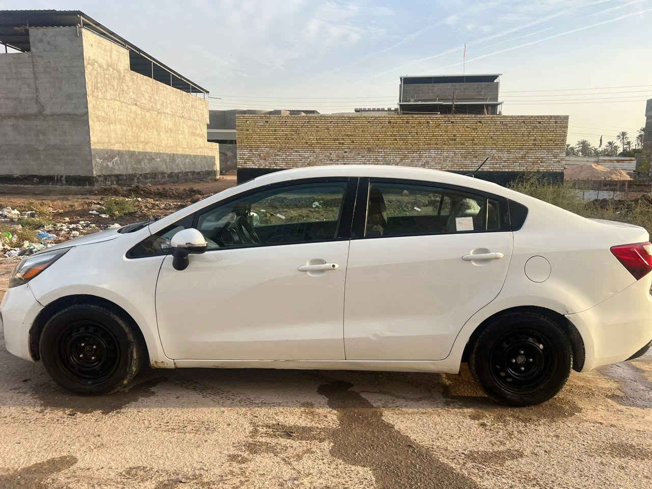 السلام عليكم للبيع كيه ريو 2012 خليجي المحرك 1600 دوش قطرتين 
السياره مكينه كير حداديه تخم تاير تدفئه وتبريد جاهزه رقم بصره سنويه ٢٠٣٠ رقم جديد انكليزي بسمي تحويل ثاني يوم موضح بالسونار موجود بالصور
السعر 75 وبيها مجال 
رقم الهاتف ***********
