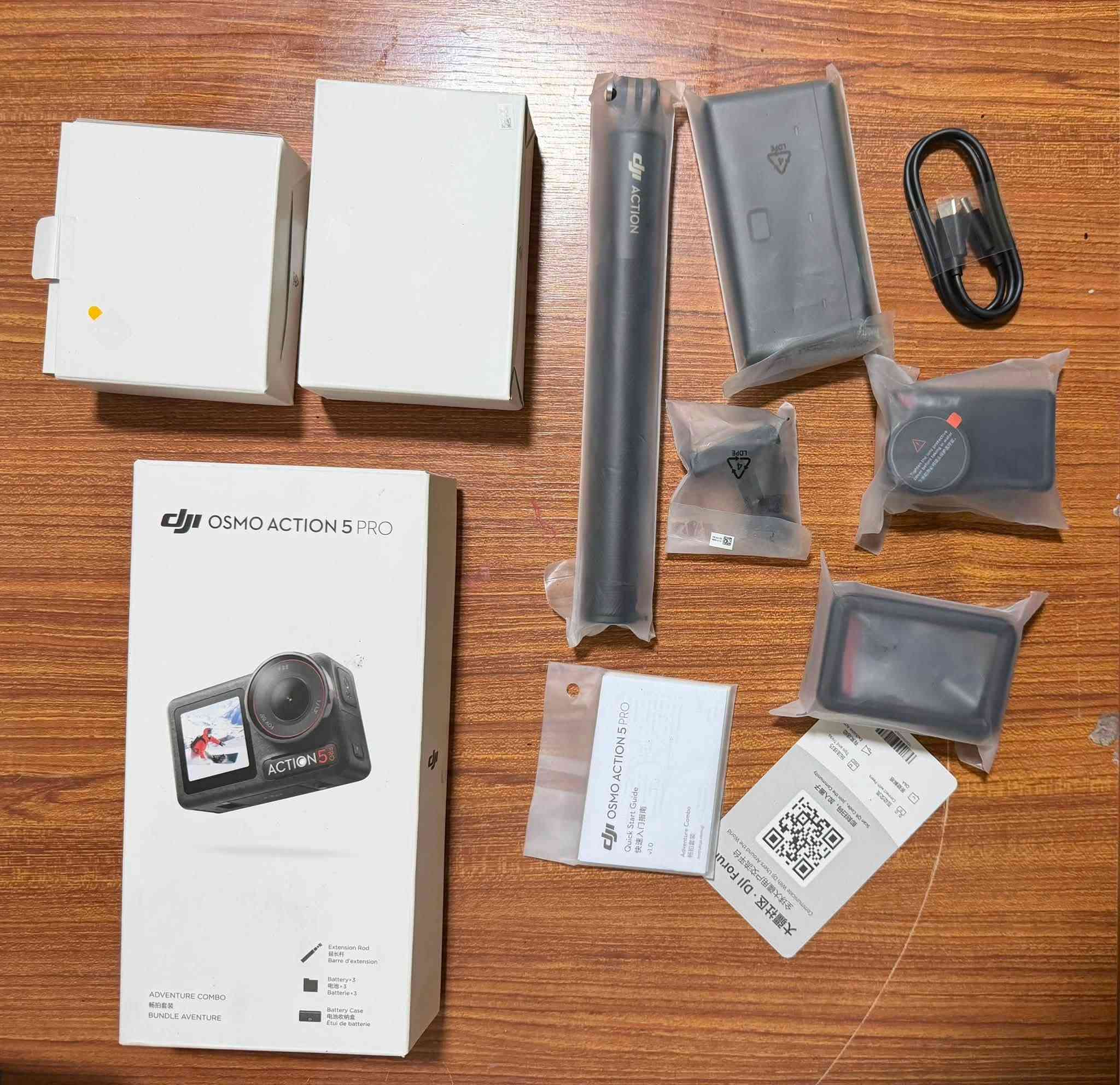 السلام عليكم كامرة dji osmo action5 bro للبيع مستخدمة قليل جداًاً
 سبب البيع :  عدم الحاجة
 المواصفات والملحقات مذكورة بصورة
السعر: 525 الف  بي مجال بسيط
التواصل : واتساب ***********
