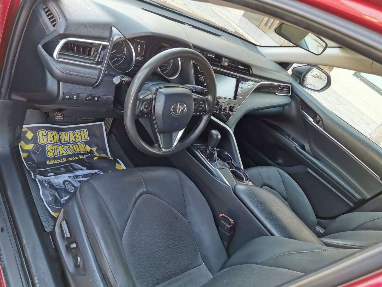 🚗 للبيع: تويوتا كامري 2018 LE 
​السيارة بحالة ممتازة صيانه كامله من طخم وتايرات
💥 ضرر صندوك صبغ مع شويه جاملغ خلفي صور الضرر موجوده 
​📋 المواصفات :
• ​المحرك: 2.5 لتر، 4 سلندر (Dynamic Force) بقوة 203 حصان بشرط بدون فتح .
• ​ناقل الحركة: أوتوماتيك بـ 8 سرعات .
• ​نظام الدفع: أمامي (FWD).
​🌟 المميزات الخاصة بالمواصفات الكندية (LE):
• ​نظام التدفئة: كراسي أمامية مدفأة (أساسي في الكندي)، ومرايا جانبية مدفأة لإزالة الجليد والضباب.
• ​أنظمة الأمان (Toyota Safety Sense): 
• ​رادار أمامي (نظام ما قبل الاصطدام).
• ​تنبيه مغادرة المسار مع مساعد توجيه.
• ​مثبت سرعة راداري ذكي (Adaptive Cruise Control).
• ​إضاءة عالي أوتوماتيك (AHB).
• ​كرسي السائق تحكم كهربائي (8 وضعيات).
• ​شاشة لمس قياس 7 إنش تدعم نظام Entune 3.0.
• ​كاميرا خلفية عالية الدقة.
• ​عداد ديجيتال لعرض معلومات السيارة.
​📍 الموقع: [ موصل ]
🛣️ المسافة المقطوعة: [ ١١٨ ميل ]
💰 السعر المطلوب: [١٦٨ وبي مجال ]
​📞 للتواصل والاستفسار: [*********** ] موصل, نينوى
