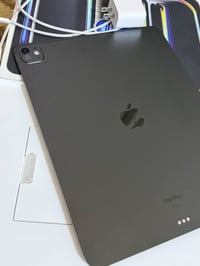 ايباد m4(13) ذاكره 256 بطاريه 99 عدد دورات 113 بعده داخل الضمان  الشرك...