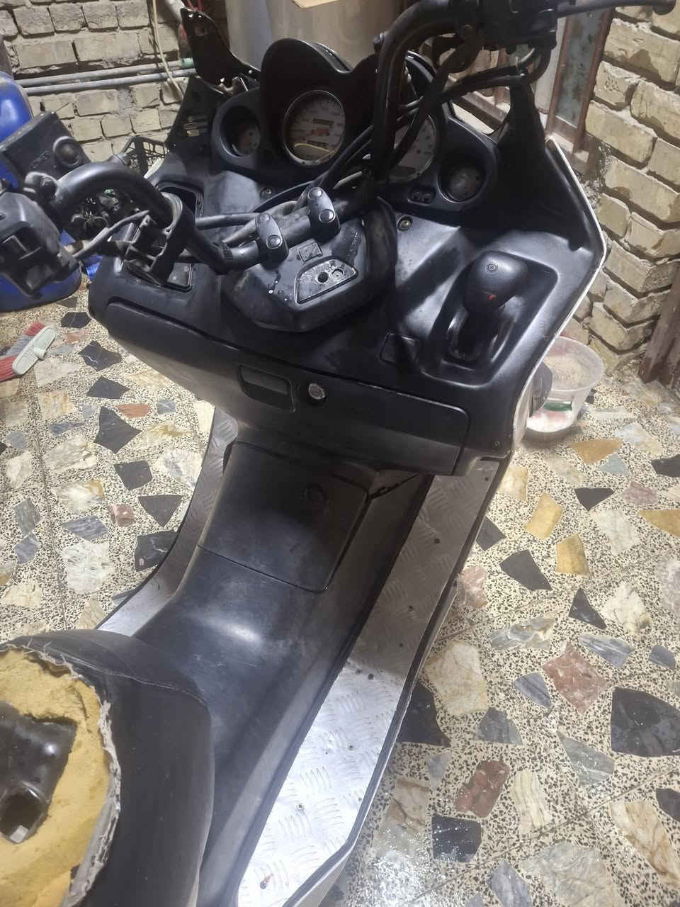 سلام عليكم دراجه 
فورزه 06 للبيع 
تفاصيل كفرات نكلبت وتفلشن 
سويجه ضايع 
والقيش مكطوع 
دراجه شغاله كلشي مابيه 
رقم
 ***********
سعر 400 بيه مجال
