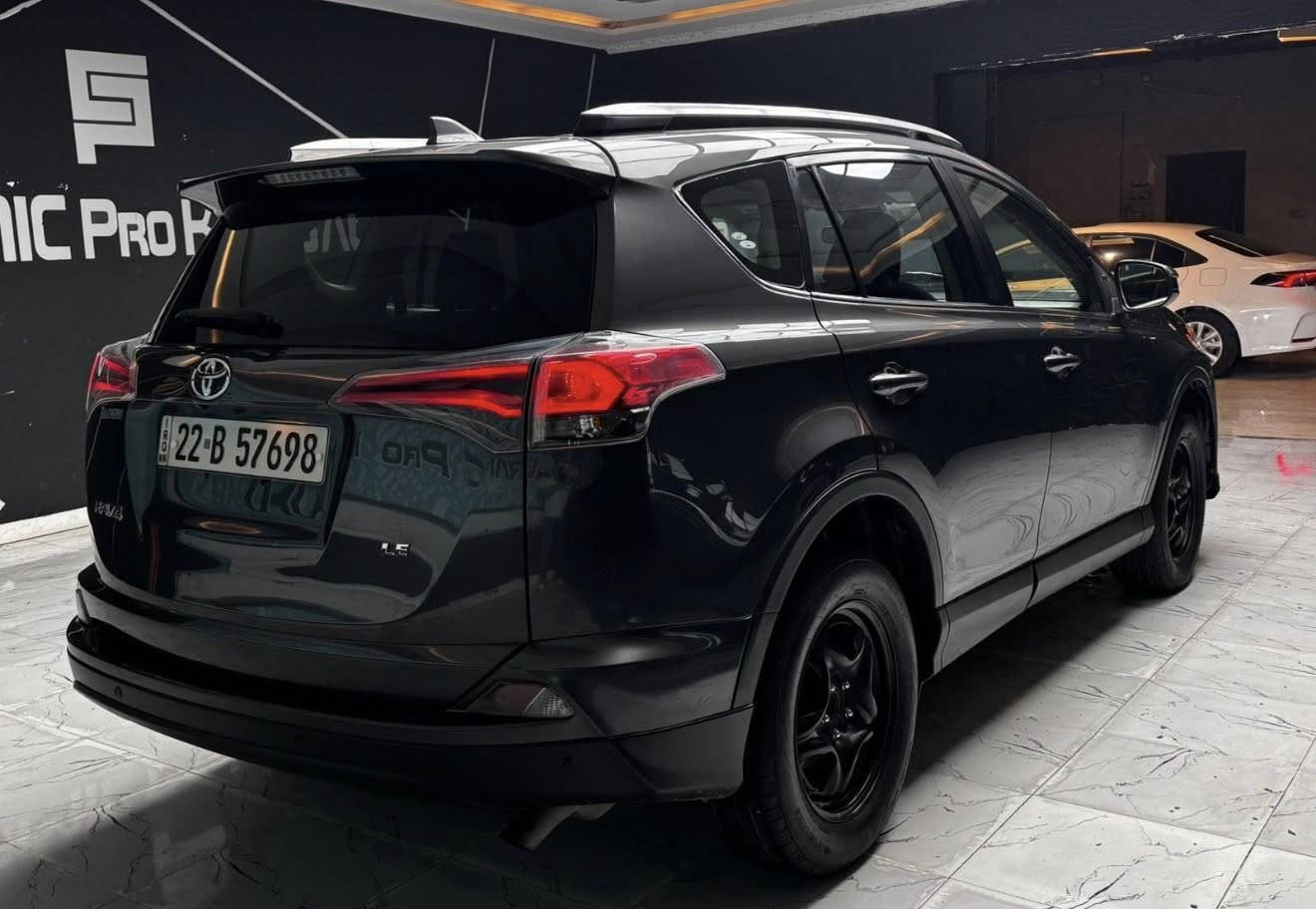 تويوتا راف فور RAV4 موديل 2017
الفئة: LE
نظام الدفع: دفع امامي 
العداد: 143,000 مايل
الوارد: الولايات المتحدة الأمريكية

المواصفات:
شاشة عرض
نظام التحذير من الاصطدام (رادار)
مصابيح أمامية LED
كاميرا خلفية
مثبت سرعة
نظام التحكم في المنحدرات (Hill Assist)

ملاحظات:
السيارة وارد أمريكا الضرر جاملخ الامامي جانب السكن

السعر: 🟧 153 وبيها مجال قليل 📮
للتواصل (اتصال فقط): ***********

#تويوتا_راف4 #راف4_2019 #RAV4_LE #وارد_امريكي #AWD #بيع_سيارات #سيارات_مستعملة
