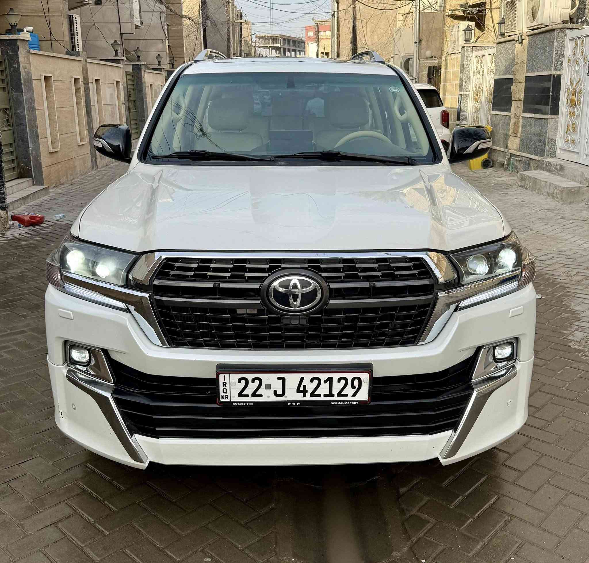 السلام عليكم لاندكروز 2016محرك 8 سلندر 4600 المرغوب مكفولة من الحادث وصبغ وضربة  سيارة نضيفة رقم اربيل مكانها بغداد السعر 445 ورقة 
رقمي ***********
