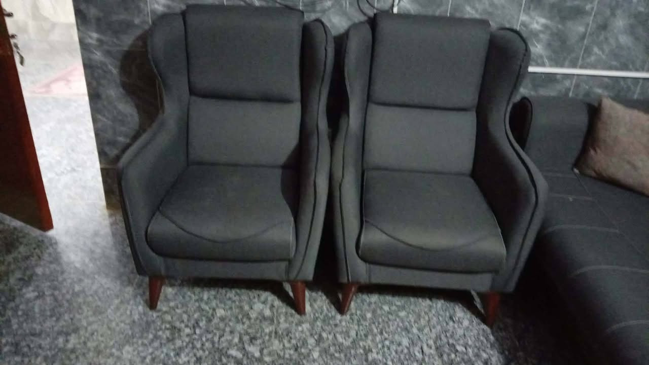 من رخصة ألادمن
تخم ١٠ مقاعد قنفتين ثلاثيه قنفه وسطيه و٢ كراسي مع٦ كوشات
مستعمل شي بسيط تفصال ثقيل كلش تكمه درجه اولى أخذته بمليون وربع رايدته ٨٥٠ قفل مكاني بلد اتصال ***********
