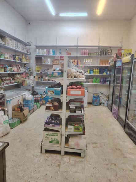 السلام عليكم ورحمة الله...
تحياتي للجميع... أسواق للبيع ماركت الياسر...
الأسواق شغالة وجاهزة وبالقرب منها اعدادية للبنين وردها اليومي من ٣٠٠ لل ٤٠٠ الف...
الشعب قريب ع محطة سما بغداد ع الشارع العام وحين اكتمال الشارع ستكون وجهة تجارية للشارع...
سبب البيع... بعد الماركت عن محل سكني لكوني اسكن مدينة الصدر... للراغبين الاتصال ع الرقم ***********
السعر ١٠ مليون.
باقي التفاصيل ع الخاص...
