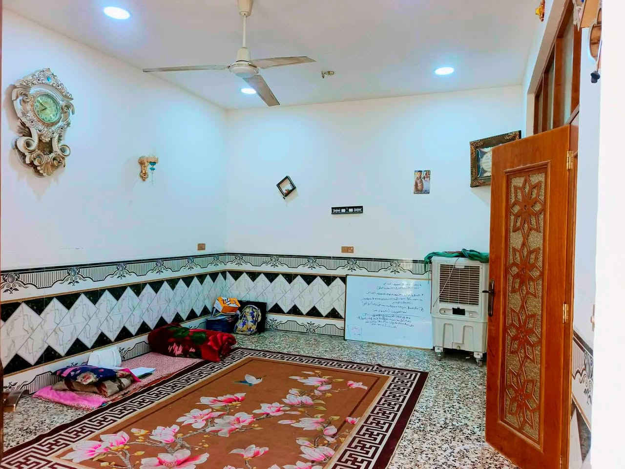 🔅 دار بناء حديث للــــــبـيــع 🔅🔆
⚜️ المســــاحة⚜️300م طـابــو  صرف 🪐
⚜️ العنــــوان ⚜️  المحاويل  // ناحيه الإمام حي الأمير 
🔆  الــتـــفـــــاصـيــــل  🔆
⚜️الــواجـهـــة : 15×20م⚜️
تبليط وماء وكهرباء واناره 
البيت عالي عن الشارع 
سنه البناء 2023
يبعد الدار عن شارع ناحيه الإمام 100 متر 
⚜️⚜️⚜️⚜️⚜️⚜️⚜️        
((للاستفســار مراجعـة  المكتب المحامي العقاري علي راجي العلواني الكائن المحاويل مدخل حي 17 او الأتصال على الأرقام.🟡🟡📞📞📞♾
*********** 🔆📞
***********
