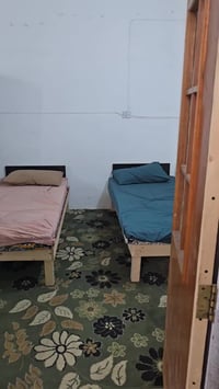 غرفة ٥ نفرات مع مطبخ وخدمات للطلاب او موظفين العنوان الصرافية أسفل جسر...