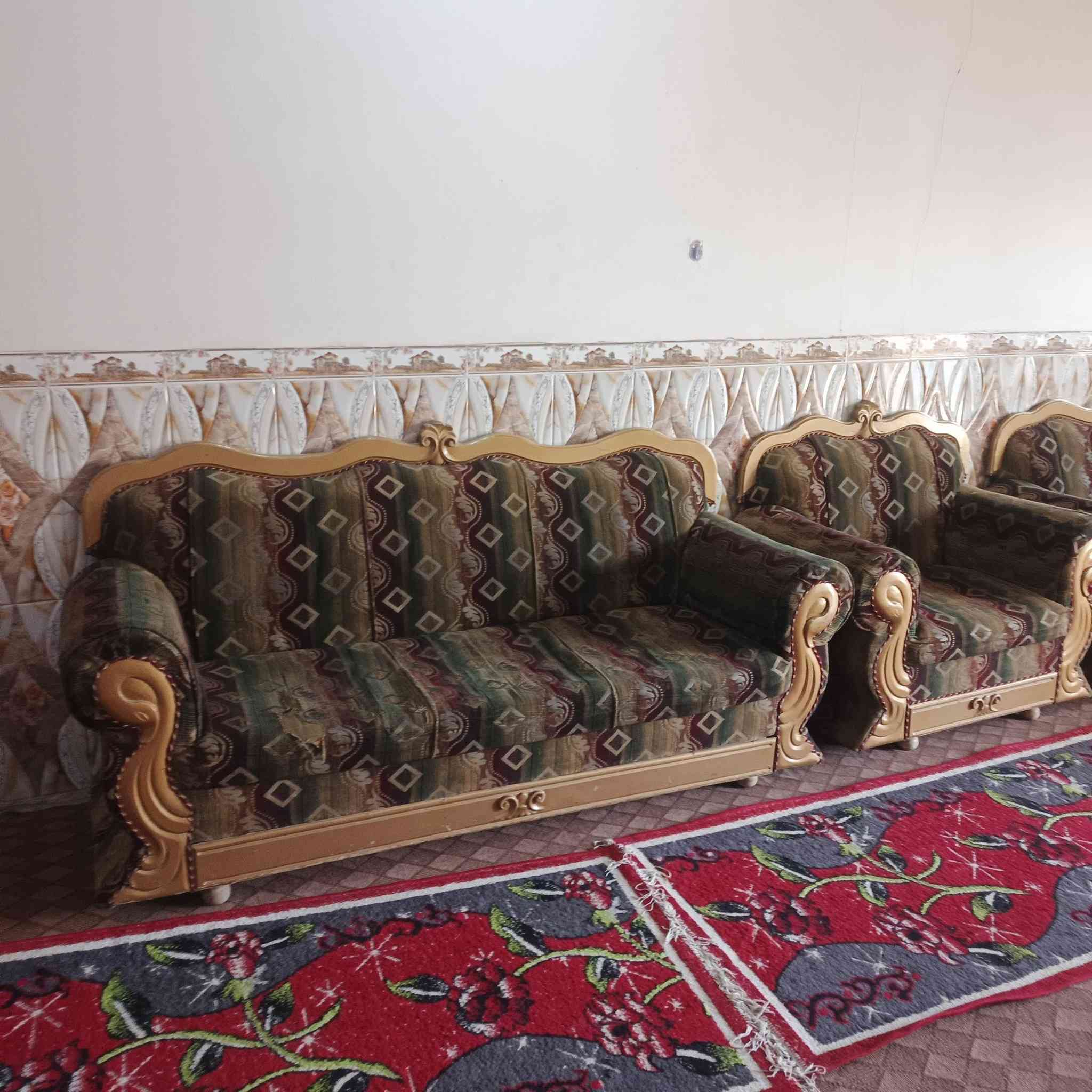 السلام عليكم قنفات للبيع العدد 4ثنين زغار وثنين كبار مكان نجف للتواصل خاص أو ***********
