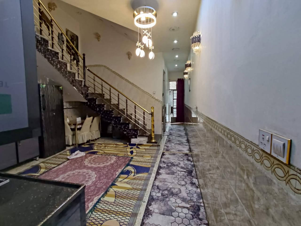 السلام عليكم دار للبيع  100 متر طابق ونص جديد كافت خدمات سند 25 بغداد الكمالية كاع ابو رشاد بل بداية اول شارع ***********
