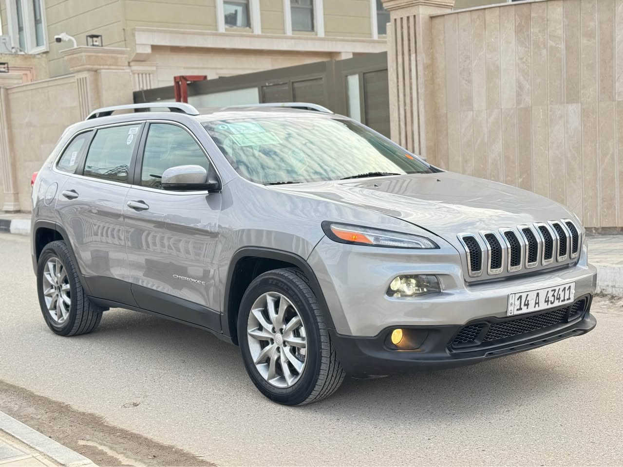 سلام عليكم ورحمة الله وبركاته 
جيب بزون 2018 سياره ستخدام شخصي ماشيه 60 كلشي عل كبس شركه وارد أمريكي فقط صبغ البنيد بدون رباك راديترات فانات كواتم  بلاد سياره حيل نضيفه مكينه كير حداديه تبريد تخم تاير كله جديد شرط الفحص  موصفات LIMITED  فول ما عدا بنراما بصمه تشغيل بصمه أبواب  ترحيب عند القتراب أناره ترحيب أشاره بمري حساسات رادرات تشغيل عن بعد جنطه كهربائية كشن جلد + كهربائي ويل كب 19 كروم منظومه زينون زرع حاجب بوجكتوات. 5 راكب 2تبريد محرك 2400 مكفول  باقي موصفات معروفه رقم بصره إنكليزي جديد تحويل بسم المشتري مباشر. سياره حيل جديده مكان سياره مركز الناصريه حي الحكيم قرب مركز شرطه الفداء سعر 128  اتصال *********** ناصرية, ذي قار
