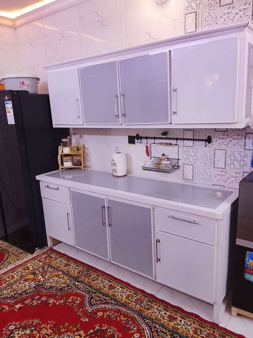 كاونتر أربعة قطع فقط السنك مرمر نظيف جداً وتفصال درجه اولى المكان بغداد الشعب الرقم ***********
