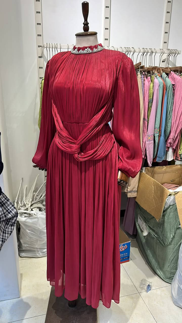 فستاني مناسب متوفر قياسات كاملة مثل واضح متوفر توصيل لجميع العراق ***********
