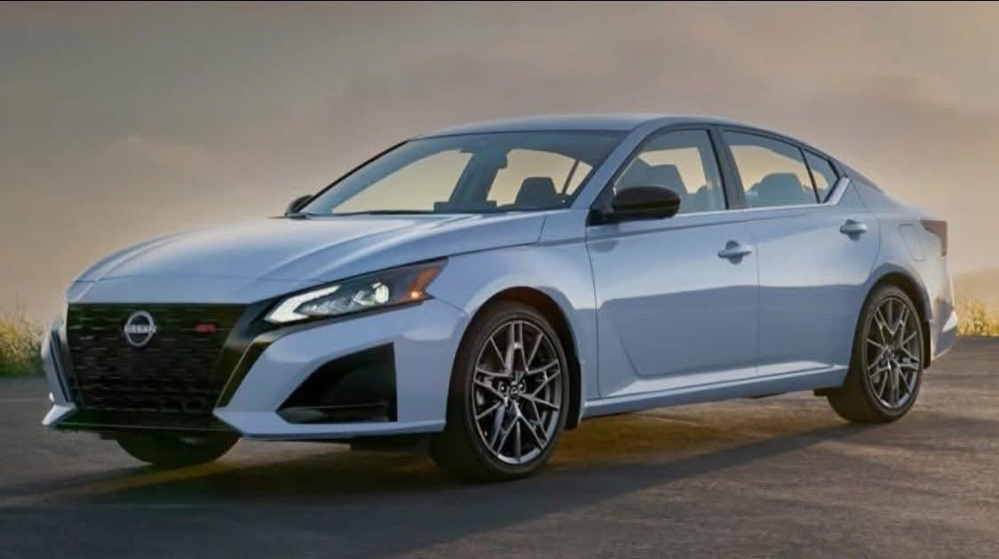 من رخصة ادمن الكروب .. وتحياتي لجميع الاعضاء .. السلام عليكم جميعا . 
يتوفر لدينا حدادية (صدر امامي+خلفي+اذاين) لسيارات النيسان سانترا+التيما ولكافة الموديلات (حديث-قديم) .
كما يتوفر لدينا ايضا بجم امامي+خلفي (دعاميات-لايتات-بكلايتات-شباك) .
وبمناسبه بدء العام الدراسي الجديد يعلن احمد نيسان عن :- *خصم خاص للعملاء .
*عروض حصرية وقوية للطلاب على الحدادية الامامي + الخلفي .
..
للاستفسار او الطلب الاتصال على الرقم📞 :- ***********  … في حال عدم الاجابة يرجى ارسال رساله عن طريق الواتساب .
او الحضور الى مكان العمل (احمد نيسان) ..
..
الفرع الاول :- بغداد - سوق بغداد - شارع النضال - مقابل وزارة الصناعة .
موقع او مكان المحل على خرائط الWaze
https://waze.com/ul/hsvztdepfq
...
الفرع الثاني :- بغداد - سوق بغداد - مقابل وزاره التربية (داخل القيصرية) .
‏https://waze.com/ul/hsvztdg02w
...
الفرع الثالث :- بغداد - الطالبية - مقابل البداله .
https://waze.com/ul/hsvztfv9d1
...
ايضاً يتوفر لدينا خدمة توصيل لكافة محافظات العراق وب٥ الف فقط 🚚 .
..
اوقات الدوام يومياً (عدا يوم الجمعة) من الساعة ٨ صباحاً والى ٣:٣٠ ظهراً .
..
صفحتنا على الTikTok  نشر يومي+عروض+ شروحات+حل مشاكل السيارات .
‏www.tiktok.com/@l.a3_
